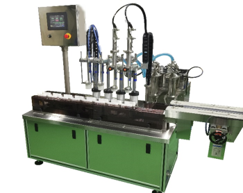 クリエイター九千横浜のプラスチックボトル充填機