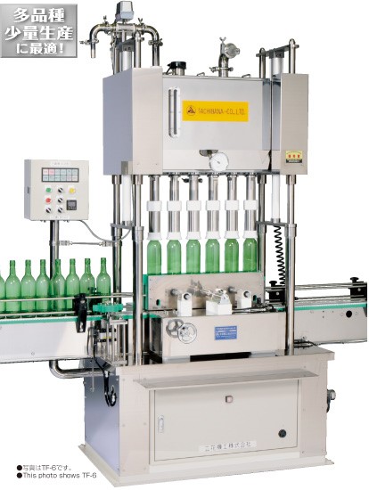 立花機工のプラスチックボトル充填機